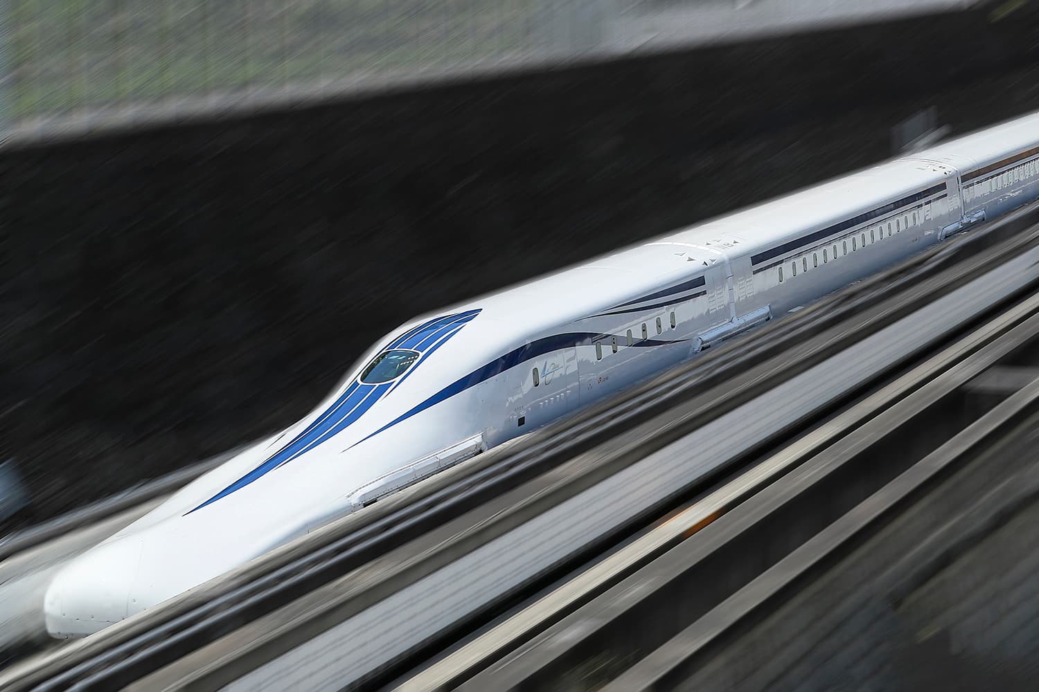 L0 series SCMAGLEV train in motion on the guideway